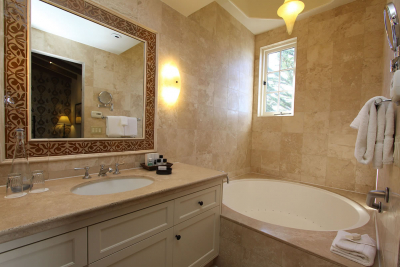 222-king-suite-with-veranda-bath