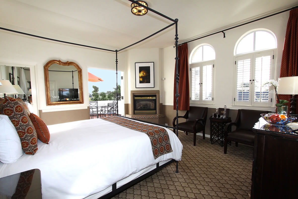 Carmel Hotel Rooms & Rates | Cypress Inn - Carmel by the Sea | Bed