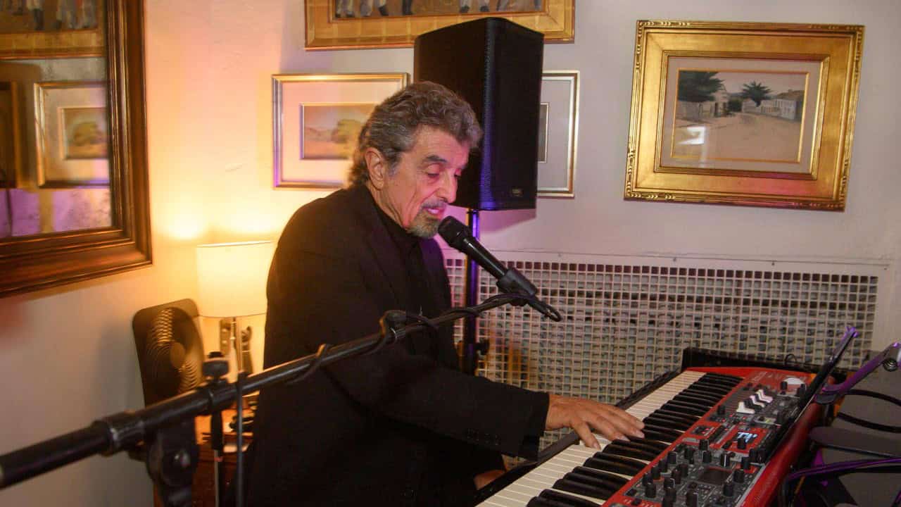 Dino Vera Performs at Terry's Restaurant + Lounge at Cypress Inn